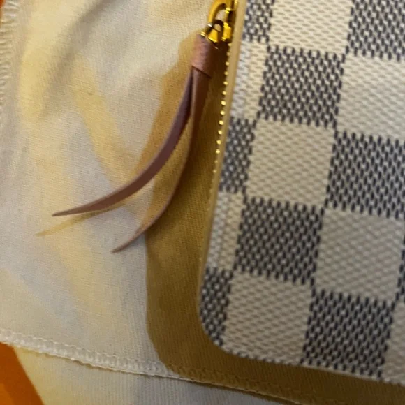 Louis Vuitton Clemence  Wallet in Damier Azur Rose Ballerine on the inside. EUC - Picture 8 of 12